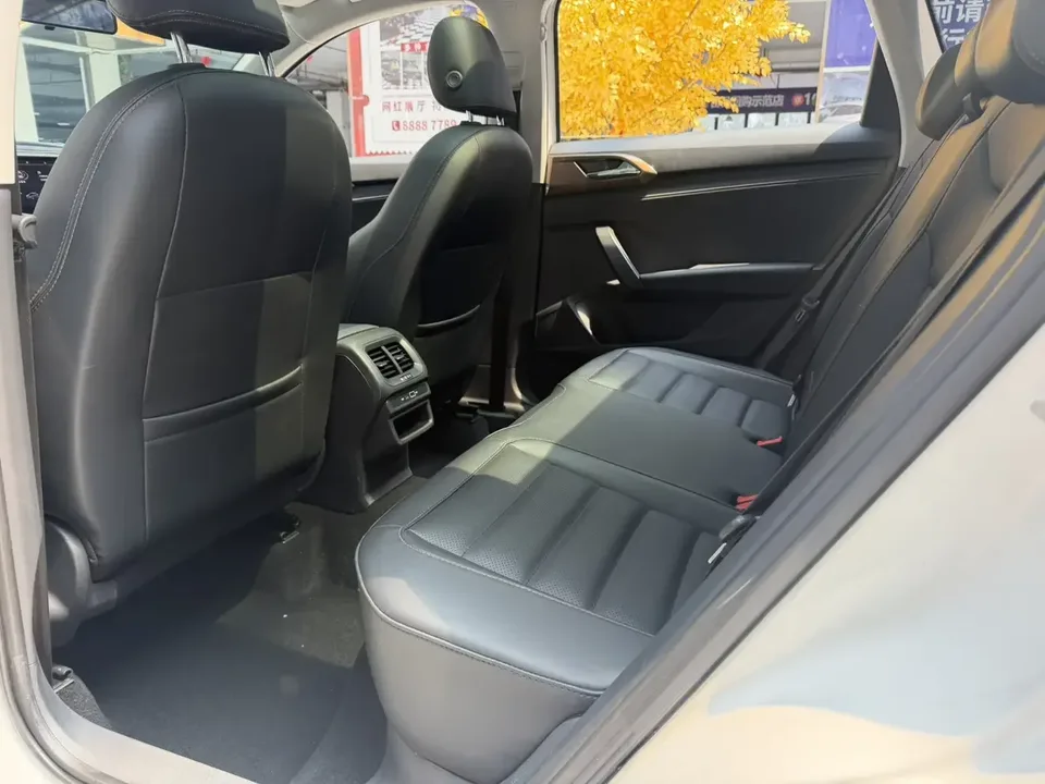 Volkswagen Tharu tuyue 2022 280TSI 2WD Deluxe Edition 2023 — thumbnail 5