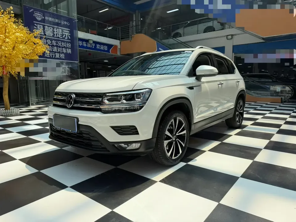Volkswagen Tharu tuyue 2022 280TSI 2WD Deluxe Edition 2023 — photo 1, buy with delivery to Moscow