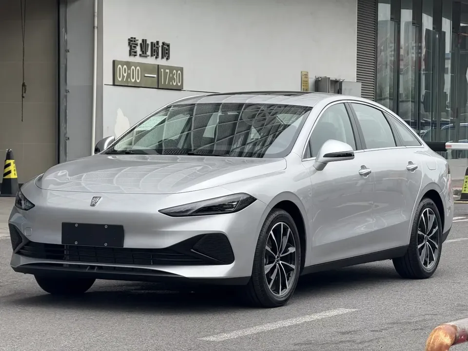 Roewe D7 DMH Roewe D7 DMH 2025 125 World Championship Edition 2026 — photo 1, buy with delivery to Moscow