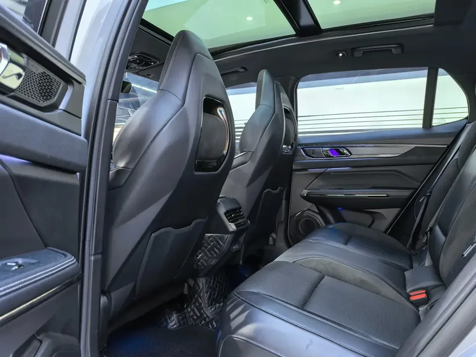 Lynk & Co 01 Lynk & Co 01 2023 EM-F PM 2023 — thumbnail 3