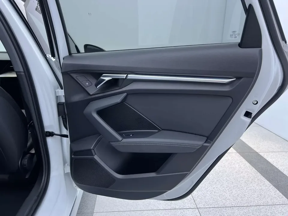 Audi A3 Audi A3 2022 Sportback 35 TFSI Stylish and sporty 2022 — thumbnail 3