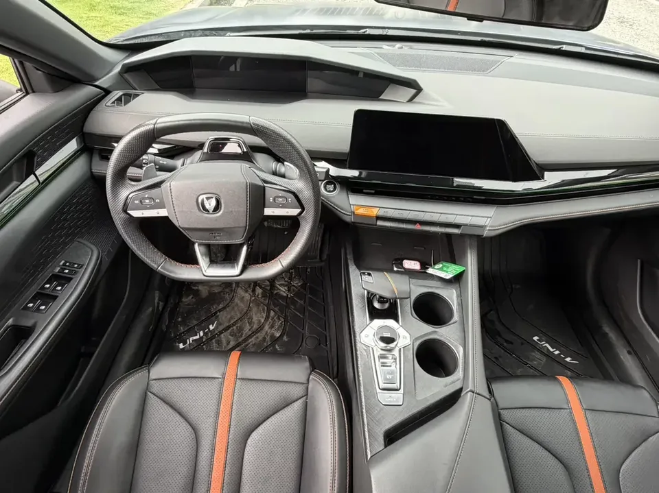 Changan UNI-V Changan UNI-V 2024 1.5T Premium 2024 — thumbnail 3