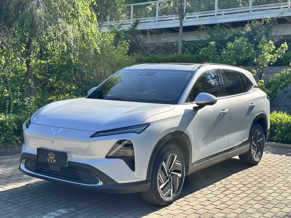 Wuling Starlight S PHEV Wuling Starlight S PHEV 2024 130km Flagship 2024 — фото 1, купить с доставкой в Москву