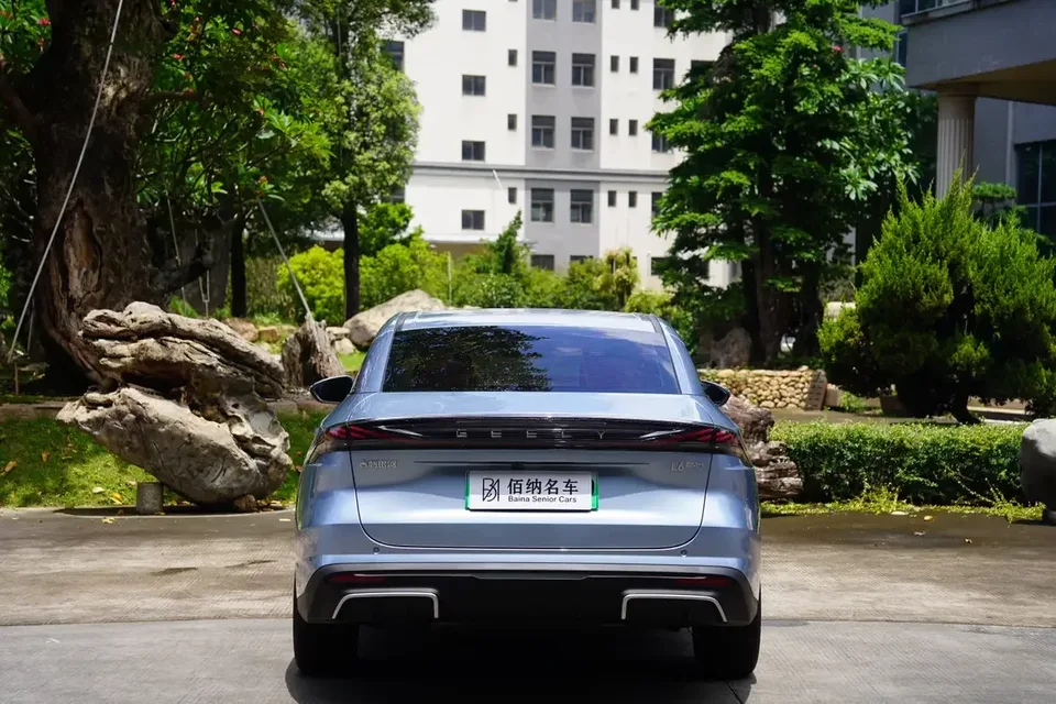 Geely Galaxy L6 Galaxy L6 2025 1.5 EM-i DHT 140KM Starship Edition 2025 — thumbnail 2