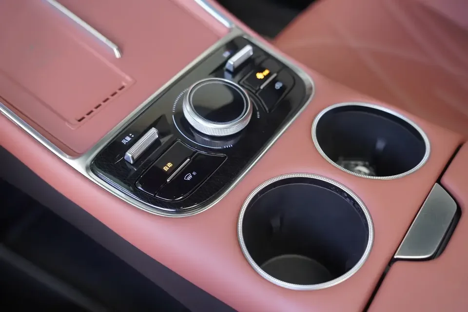 Geely Galaxy L6 Galaxy L6 2025 1.5 EM-i DHT 140KM Starship Edition 2025 — thumbnail 3