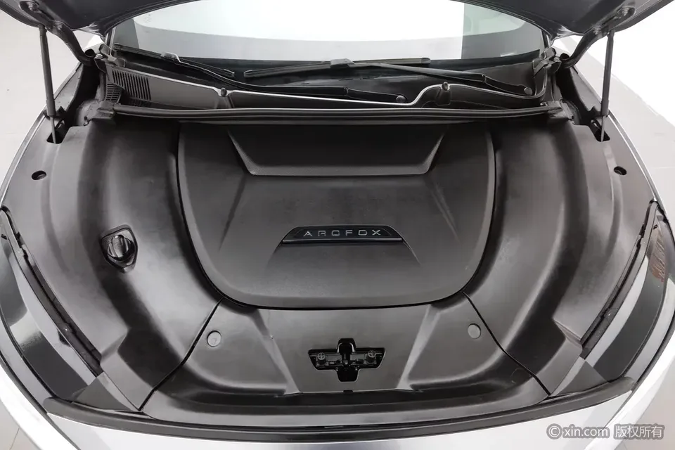 ARCFOX Extreme Fox Polar Fox Alpha S Polar Fox Alpha S 2022 525S 160kW 2023 — thumbnail 2