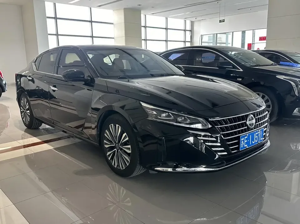 Nissan Altima Sound of nature 2022 2.0L XL-TLS Enjoy Edition 2023 — thumbnail 3