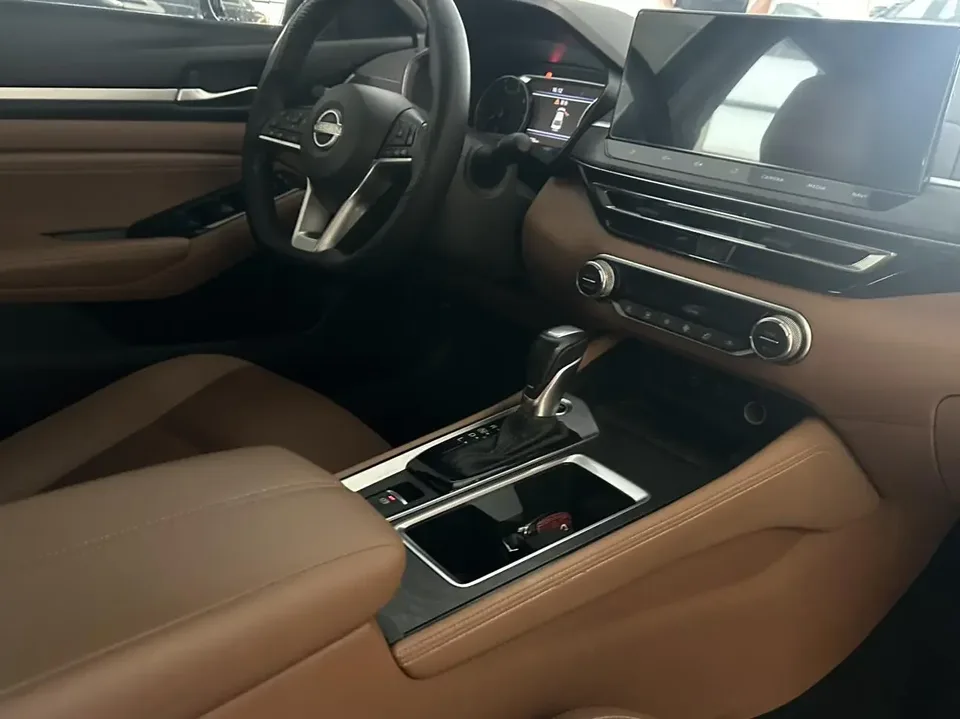 Nissan Altima Sound of nature 2022 2.0L XL-TLS Enjoy Edition 2023 — thumbnail 4