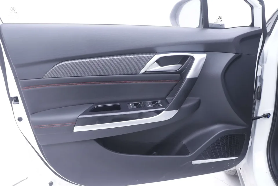 BAIC Beijing EU5 Beijing EU5 2025 Hongtu Standard Edition 2025 — миниатюра 3