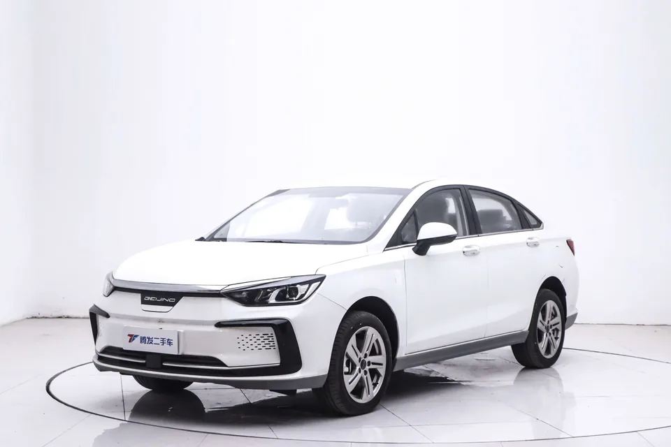 BAIC Beijing EU5 Beijing EU5 2025 Hongtu Standard Edition 2025 — фото 1, купить с доставкой в Москву