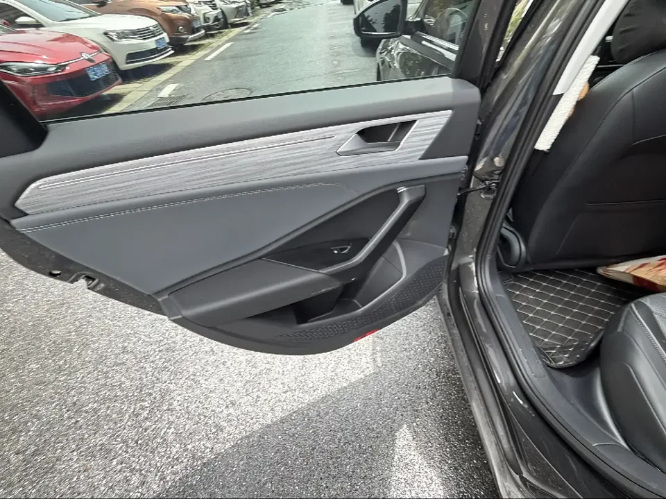 Volkswagen Sagitar Sagitar 2025 300TSI DSG Beyond Edition 2025 — thumbnail 5