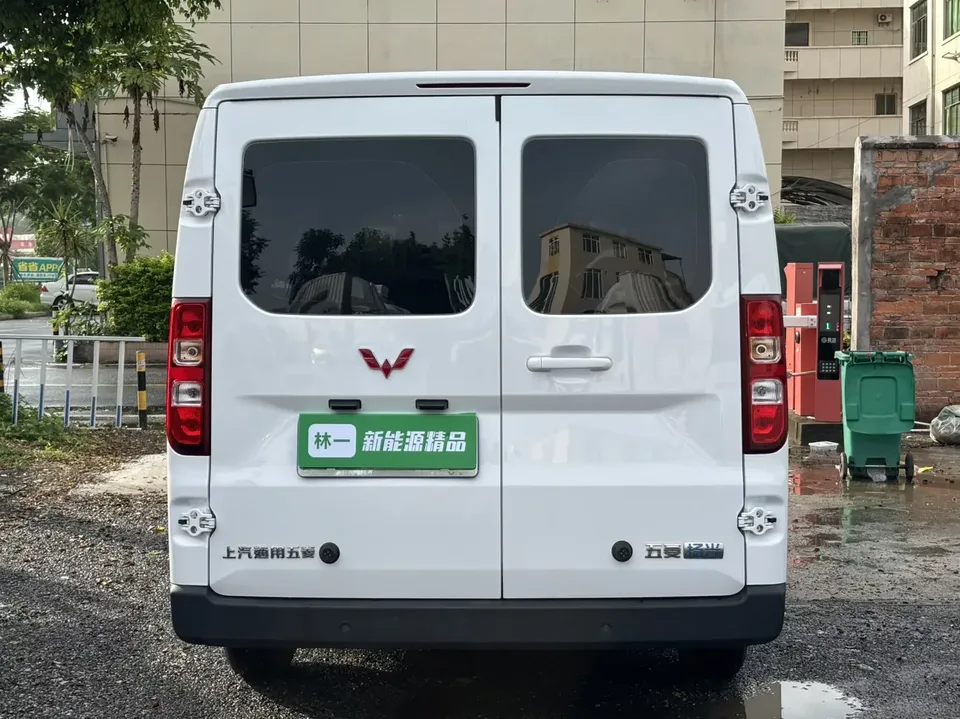 Wuling Yangguang Wuling Yangguang 2025 400km Comfortable 6-seater Coach 2025 — thumbnail 2