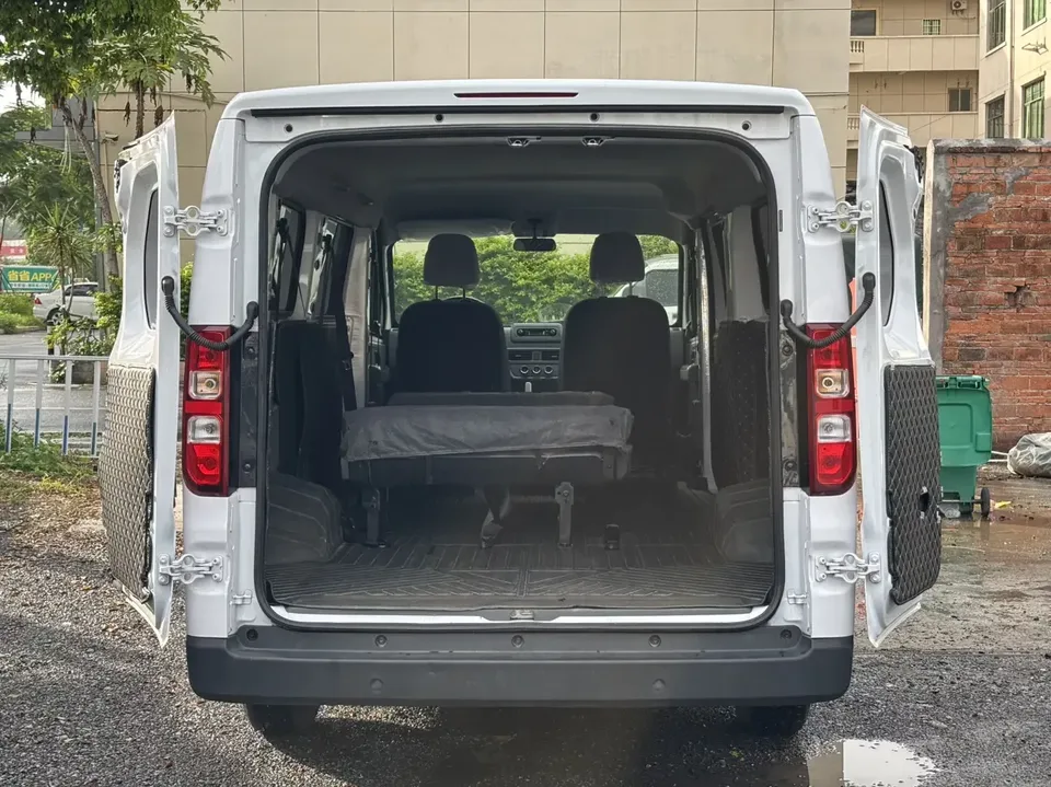Wuling Yangguang Wuling Yangguang 2025 400km Comfortable 6-seater Coach 2025 — thumbnail 3