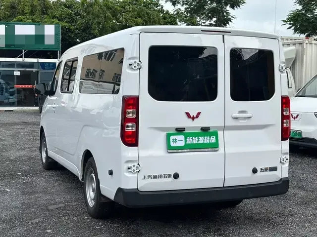 Wuling Yangguang Wuling Yangguang 2025 400km Comfortable 6-seater Coach 2025 — thumbnail 4