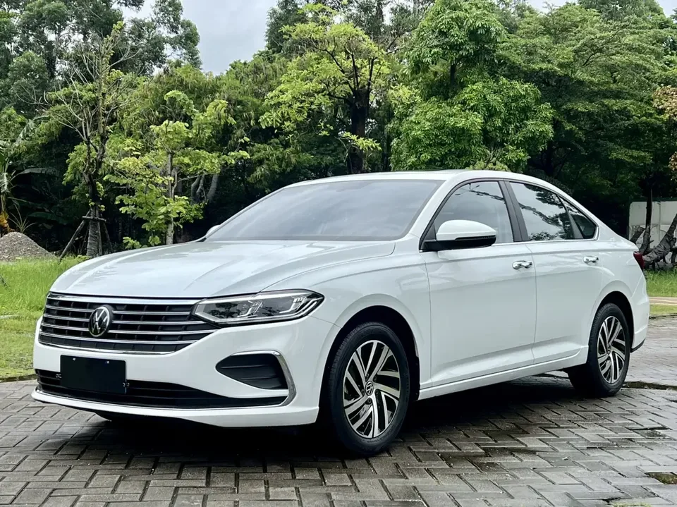 Volkswagen Lavida Lavida 2023 1.5L Automatic Fully Edition 2022 — photo 1, buy with delivery to Moscow