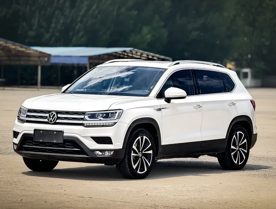 Volkswagen Tharu tuyue 2022 280TSI 2WD Deluxe Edition 2022 — photo 1, buy with delivery to Moscow