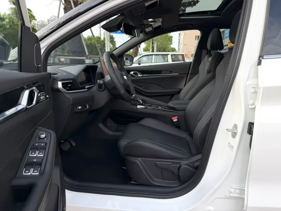 Geely Coolray SX11 Binyue 2025 Binyue L 1.5TD DCT Star Edition 2025 — thumbnail 5