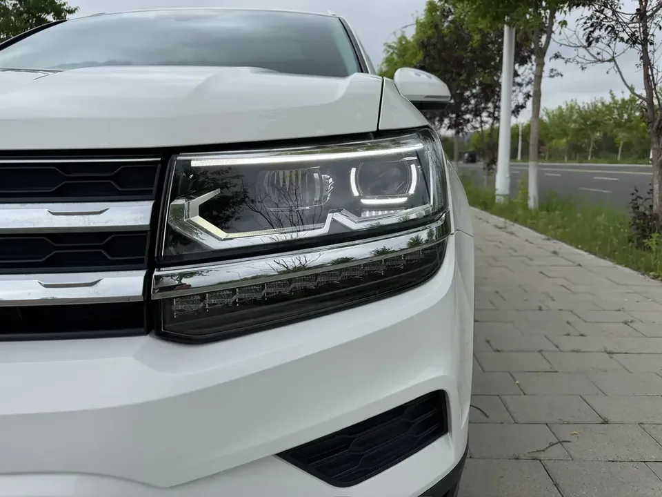 Volkswagen Tharu tuyue 2022 280TSI 2WD Deluxe Edition 2023 — thumbnail 3