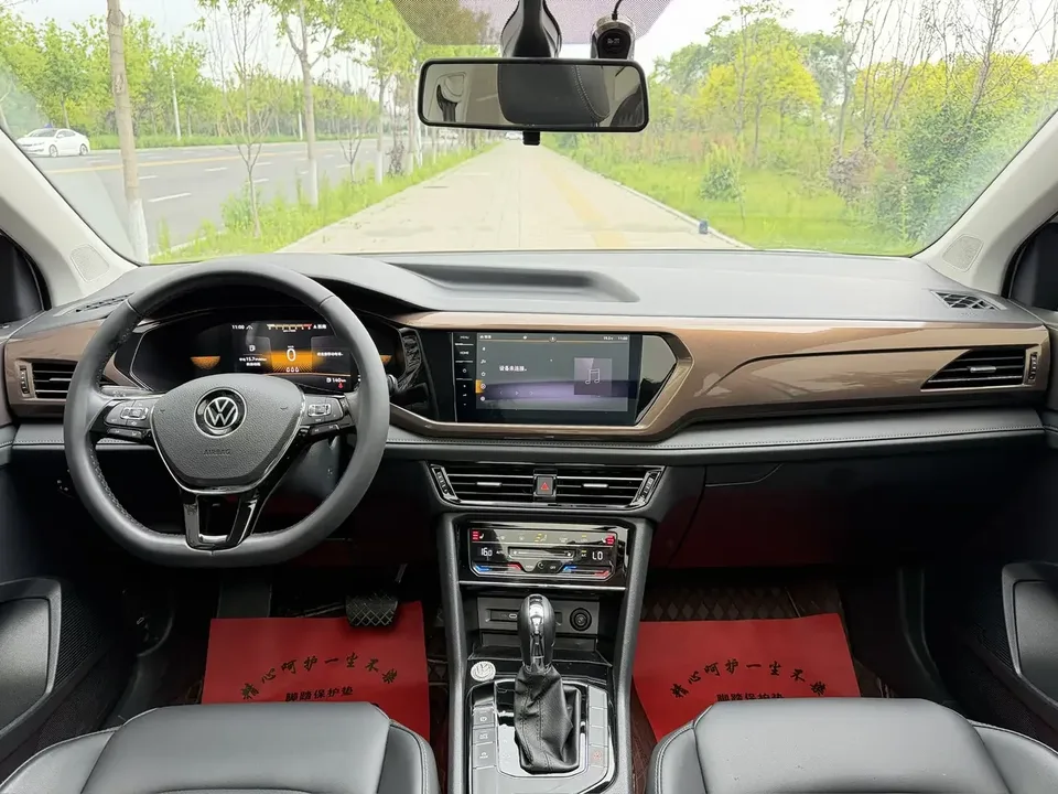 Volkswagen Tharu tuyue 2022 280TSI 2WD Deluxe Edition 2023 — thumbnail 4