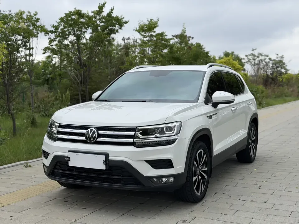 Volkswagen Tharu tuyue 2022 280TSI 2WD Deluxe Edition 2023 — photo 1, buy with delivery to Moscow