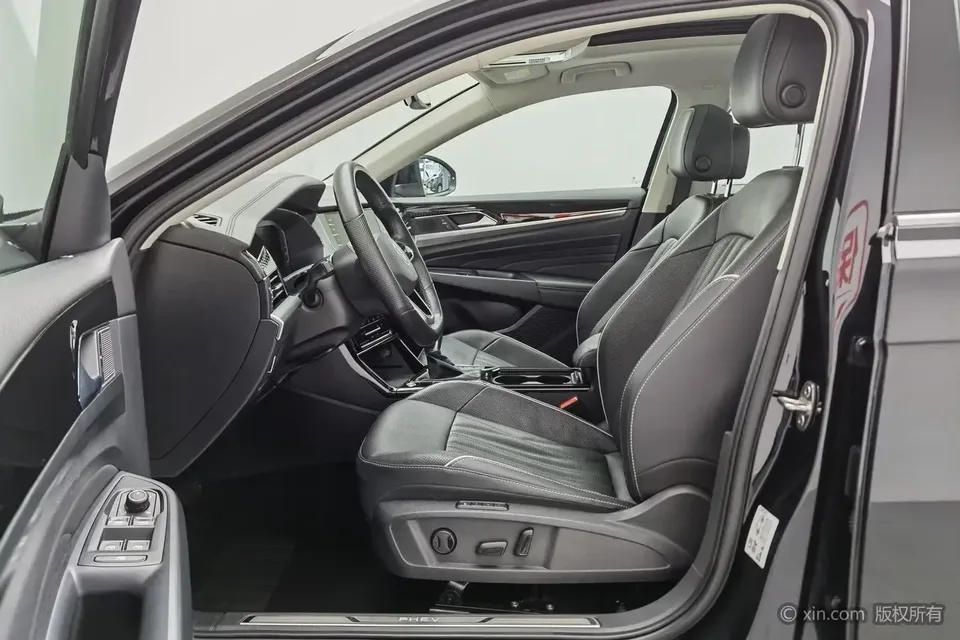 Volkswagen Passat PHEV Passat PHEV 2022 430PHEV Hybrid Luxury Edition 2024 — thumbnail 5