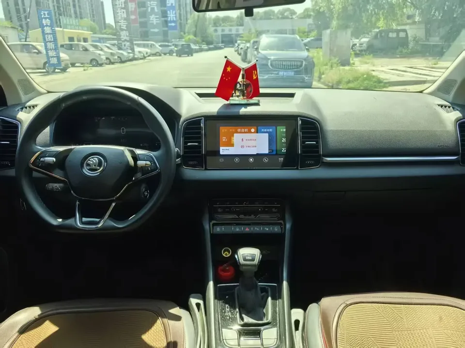 Skoda Karoq Korok 2023 TSI280 Luxury Edition 2023 — thumbnail 3