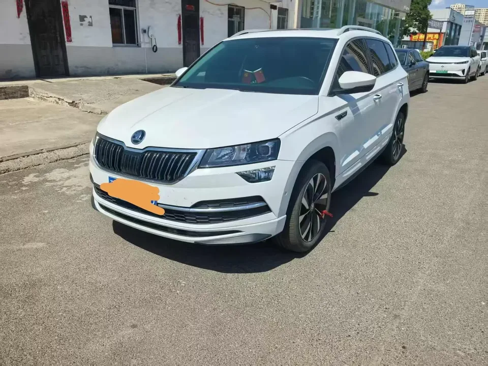Skoda Karoq Korok 2023 TSI280 Luxury Edition 2023 — photo 1, buy with delivery to Moscow