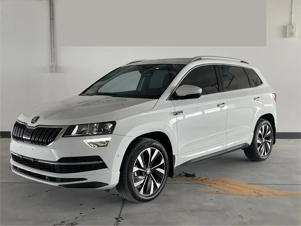 Skoda Karoq Korok 2023 TSI280 Luxury Edition 2023 — photo 1, buy with delivery to Moscow