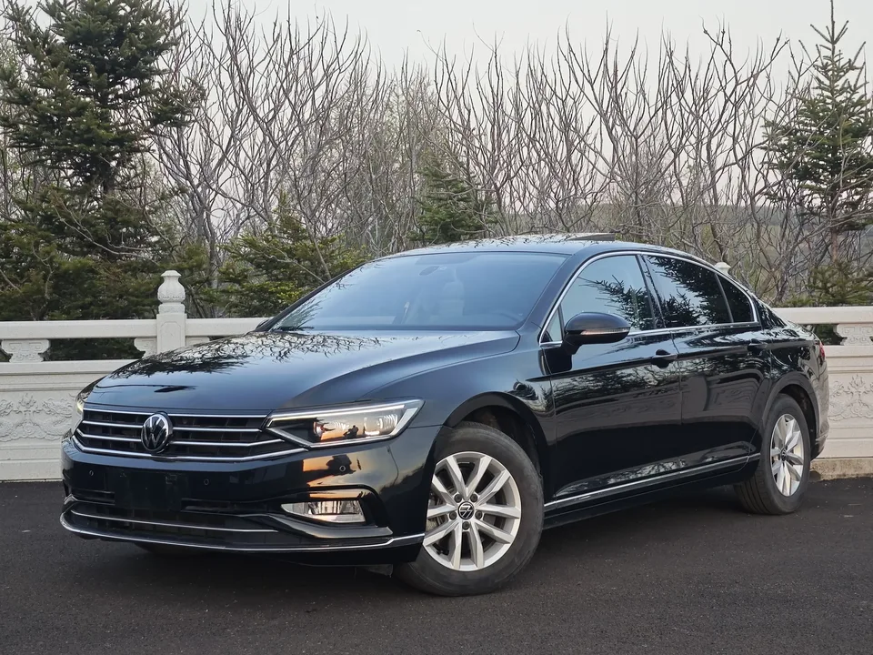 Volkswagen Magotan Magotan 2020 280TSI DSG Leading 2022 — photo 1, buy with delivery to Moscow