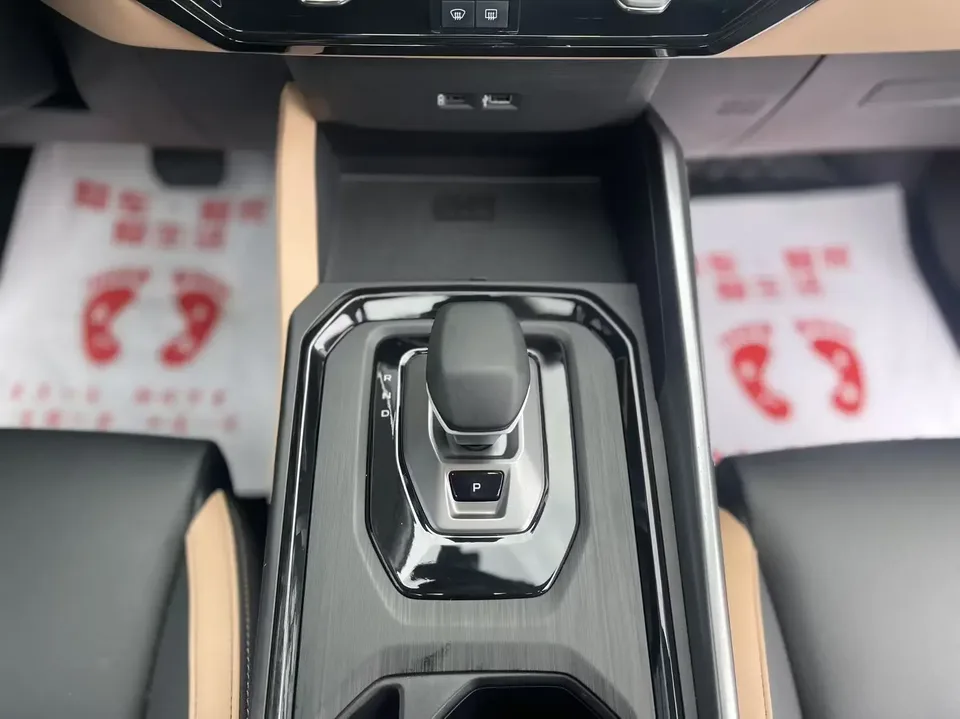Geely Okavango Haoyue PRO 2024 1.5TD DCT vertical and horizontal + 2024 — thumbnail 4