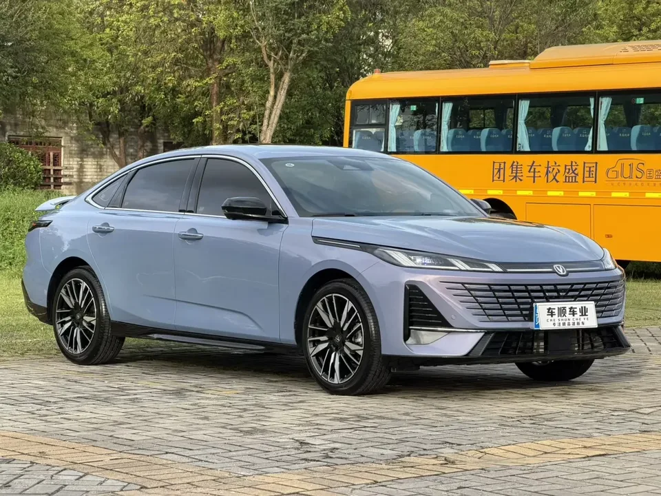 Changan Escape Escape 2026 Fourth-generation 1.5T DCT 500Bar Smart Edition 2025 — photo 1, buy with delivery to Moscow