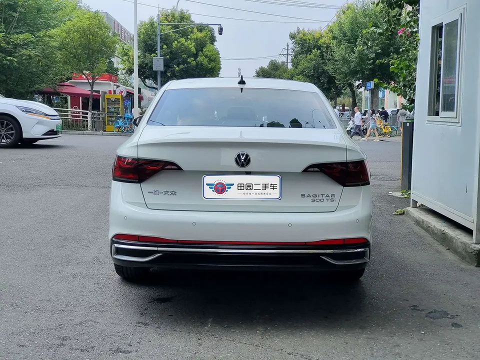 Volkswagen Sagitar Sagitar 2023 300TSI DSG Beyond Edition 2024 — thumbnail 2