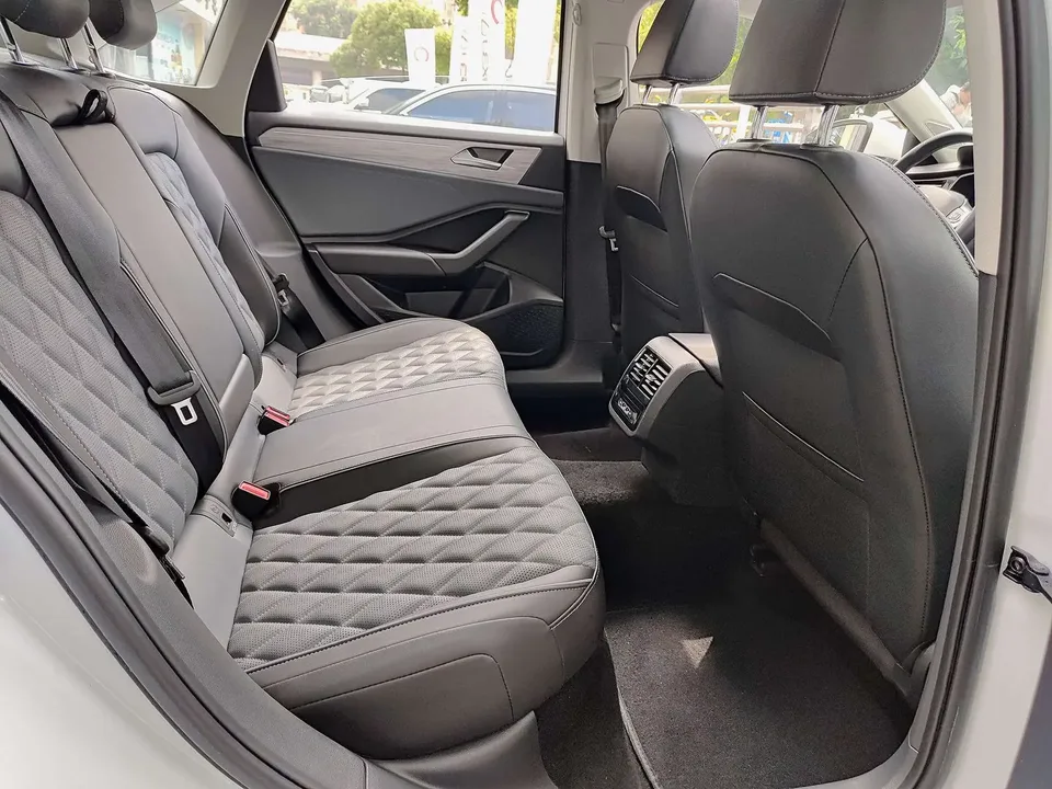Volkswagen Sagitar Sagitar 2023 300TSI DSG Beyond Edition 2024 — thumbnail 3