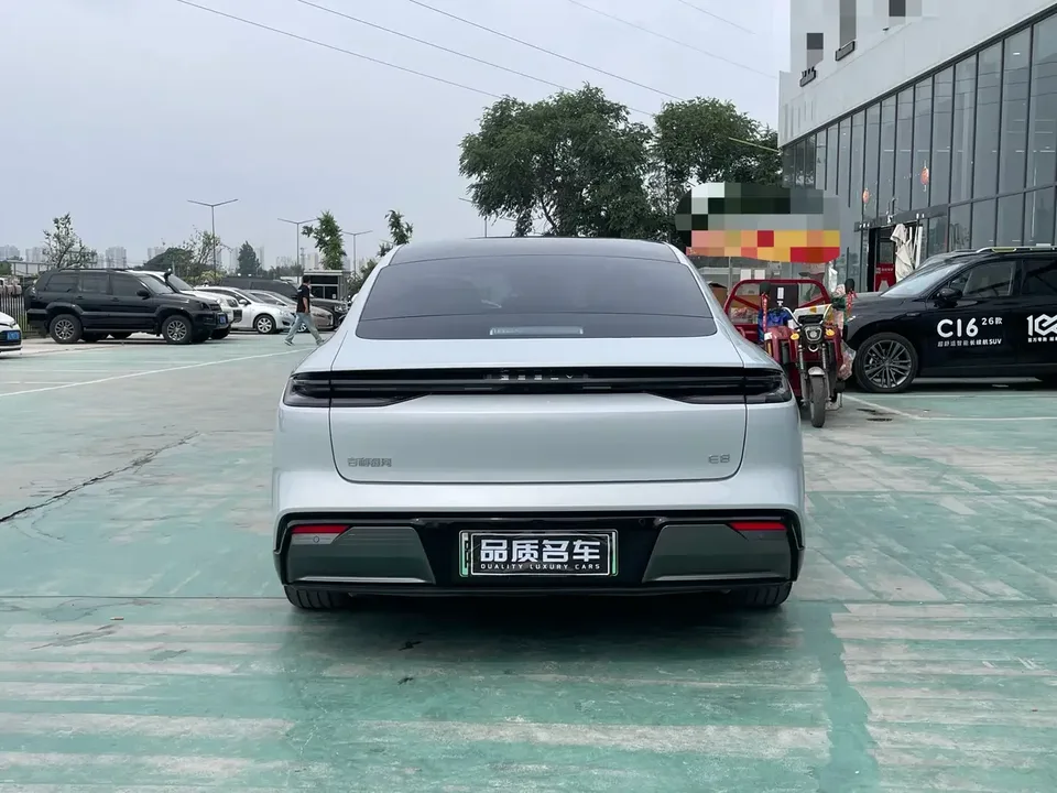 Geely Galaxy E8 Galaxy E8 2025 700km Long-distance Intelligent Driving Edition 2025 — thumbnail 2
