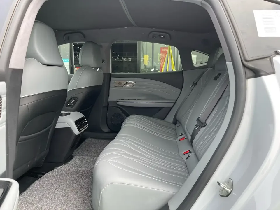 Geely Galaxy E8 Galaxy E8 2025 700km Long-distance Intelligent Driving Edition 2025 — thumbnail 4