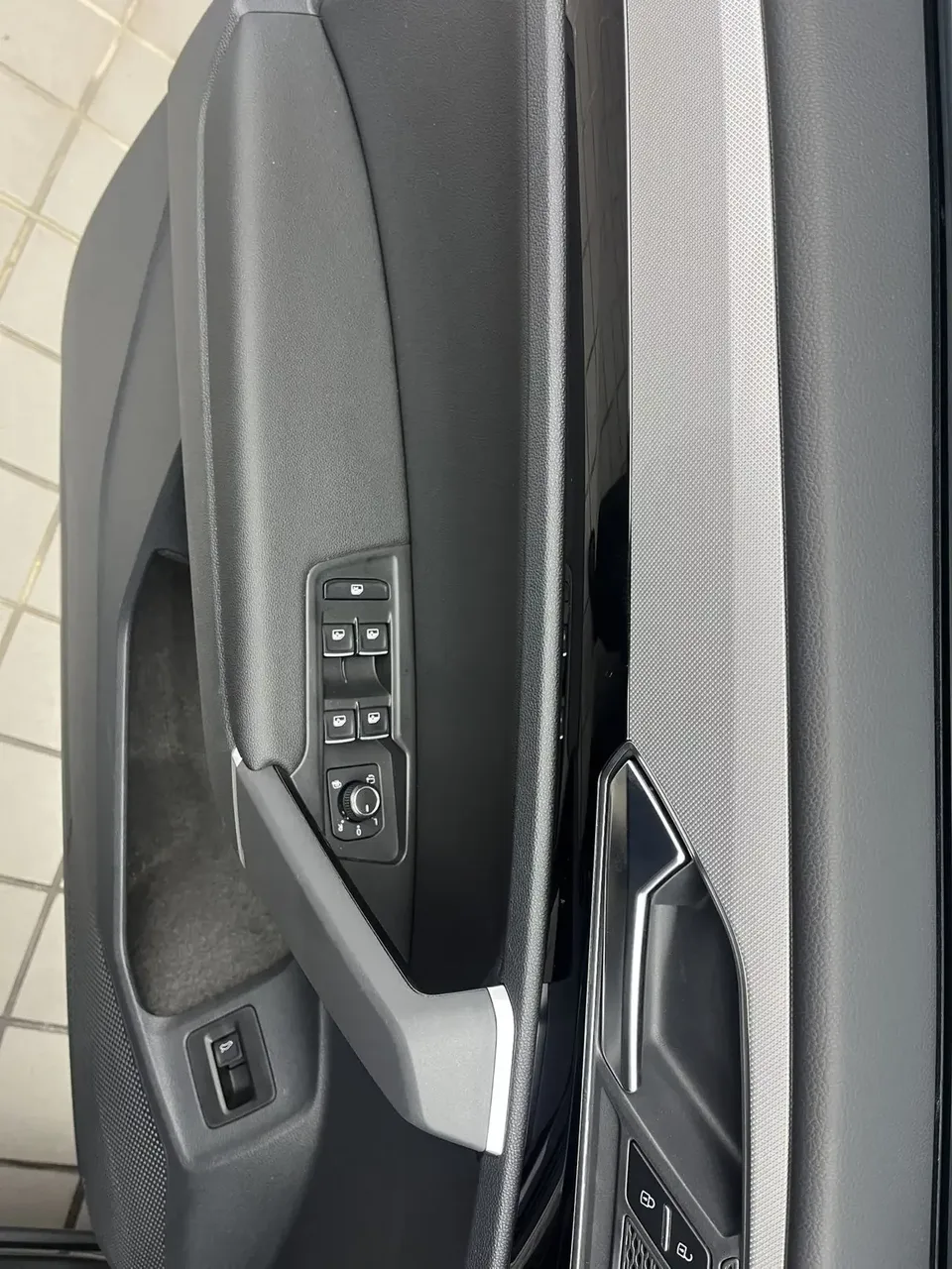 Volkswagen Tayron Tanyue 2021 280TSI 2WD Luxury Smart Edition 2022 — thumbnail 4