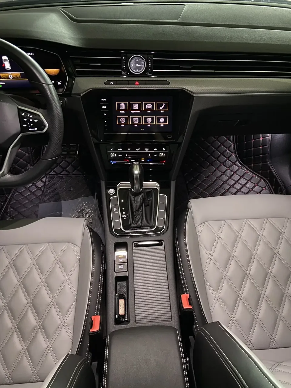 Volkswagen Magotan Magotan 2023 2 millionth anniversary edition 280TSI DSG leading model 2023 — thumbnail 3