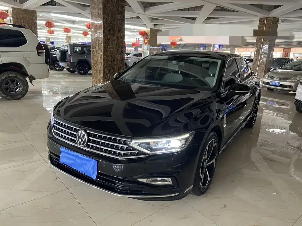 Volkswagen Magotan Magotan 2023 2 millionth anniversary edition 280TSI DSG leading model 2023 — photo 1, buy with delivery to Moscow