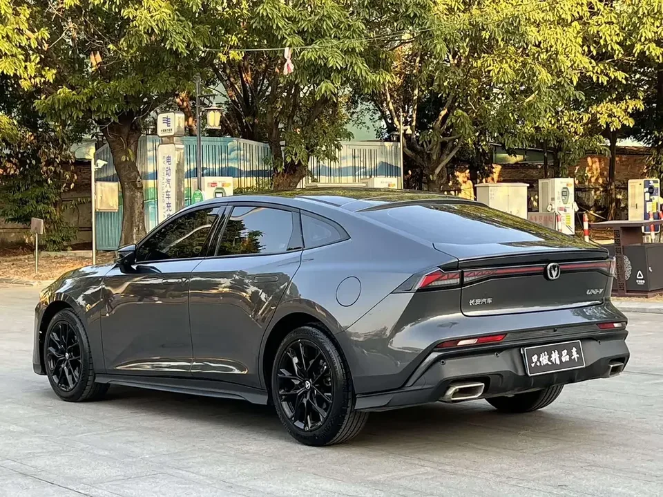 Changan UNI-V Changan UNI-V 2024 1.5T Premium 2025 — thumbnail 2