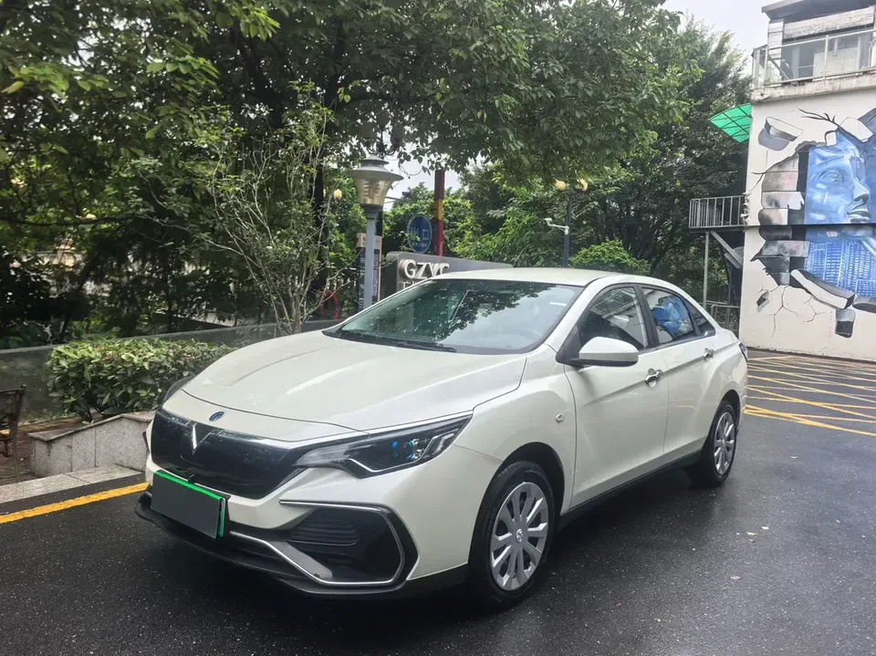 Kai Chen Venucia D60 EV Venucia D60 EV 2020 PLUS CI Comfort Edition 2025 — photo 1, buy with delivery to Moscow