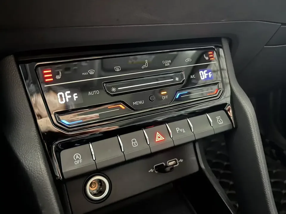 Skoda Karoq Korok 2022 TSI280 Premium Edition 2023 — thumbnail 3
