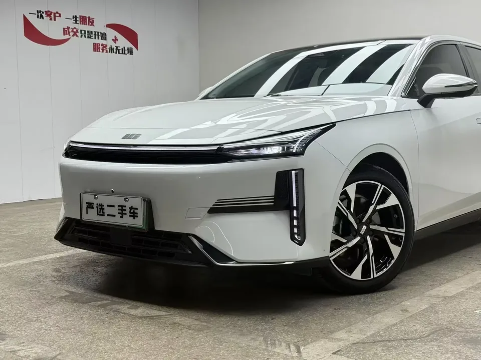 Geely Galaxy L6 Galaxy L6 2023 1.5T DHT 125km Starship 2024 — thumbnail 3