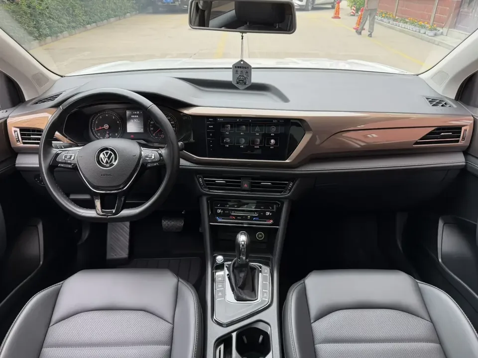 Volkswagen Tharu tuyue 2021 280TSI 2WD Luxury Edition PLUS 2022 — миниатюра 3