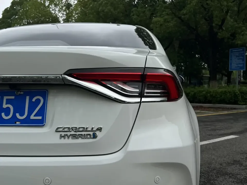 Toyota Corolla Corolla 2023 Intelligent Electric Hybrid Dual Engine 1.8L E-CVT Pioneer Edition 2024 — thumbnail 3