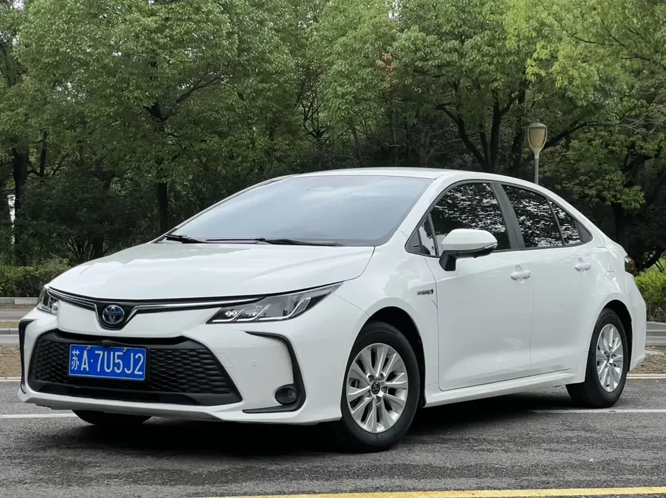 Toyota Corolla Corolla 2023 Intelligent Electric Hybrid Dual Engine 1.8L E-CVT Pioneer Edition 2024 — photo 1, buy with delivery to Moscow