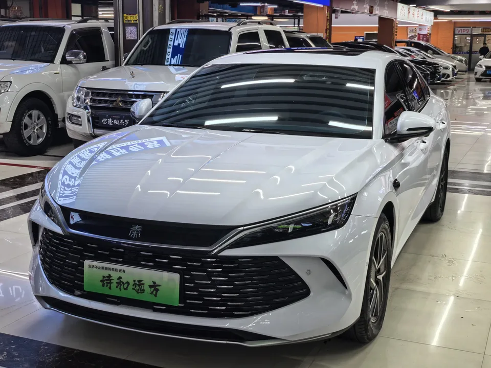 BYD Qin L DM Qin L DM 2025 Intelligent Driving Edition DM-i 120KM Leading Edition 2025 — photo 1, buy with delivery to Moscow