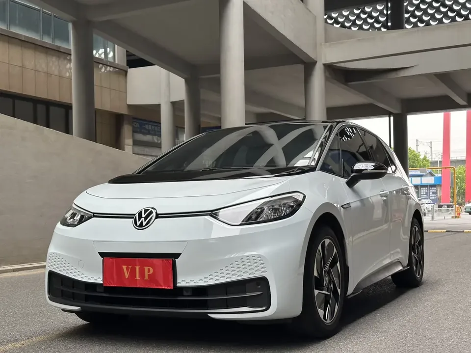 Volkswagen ID.3 Volkswagen ID.3 2023 Pure Smart Edition 2023 — photo 1, buy with delivery to Moscow