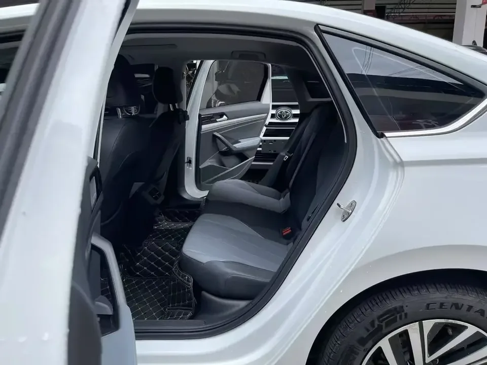 Volkswagen Lavida Lavida 2023 Modified 1.5L Automatic Starry Sky 5 Million Edition 2024 — thumbnail 3