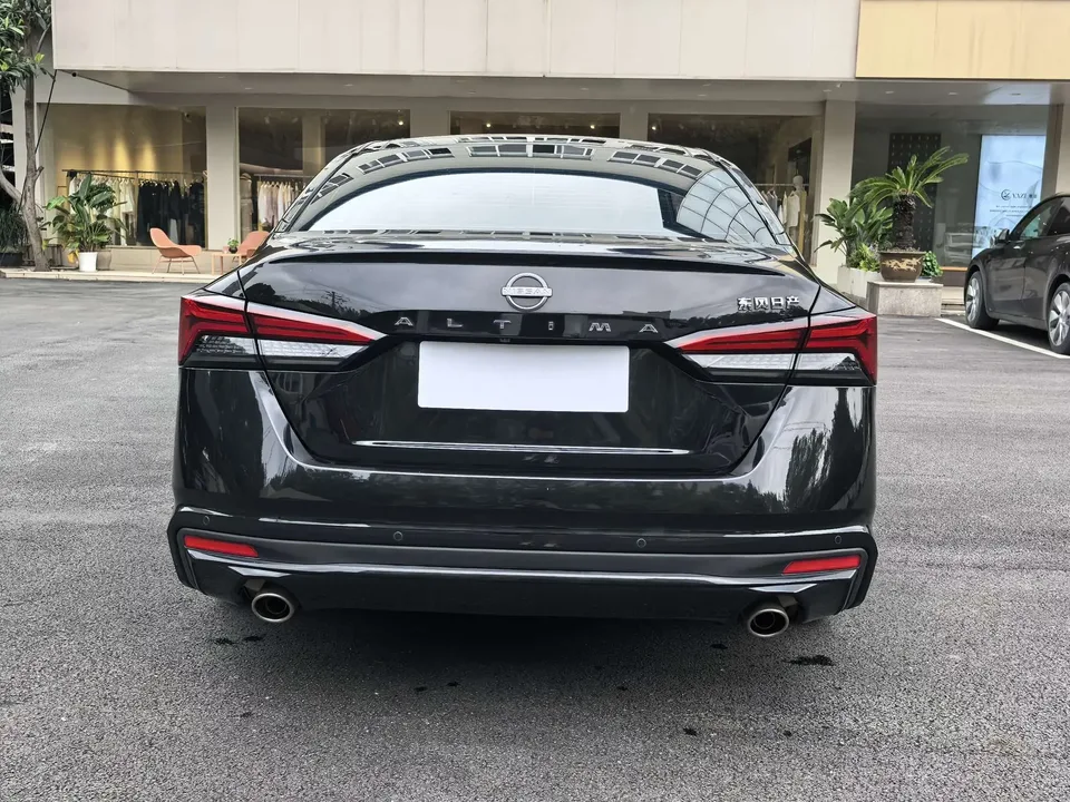 Nissan Altima Sound of nature 2024 2.0L SV Black Gold Edition 2024 — thumbnail 2