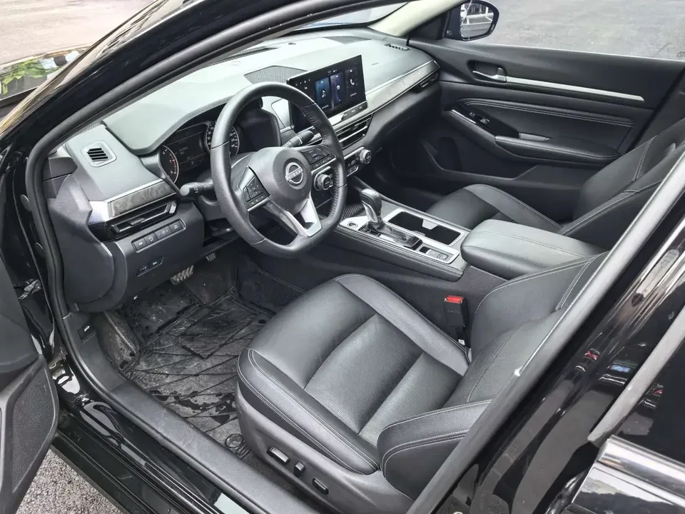 Nissan Altima Sound of nature 2024 2.0L SV Black Gold Edition 2024 — thumbnail 3